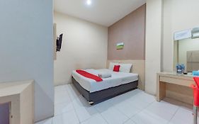 RedDoorz near Pasar Tarapung Siring Banjarmasin